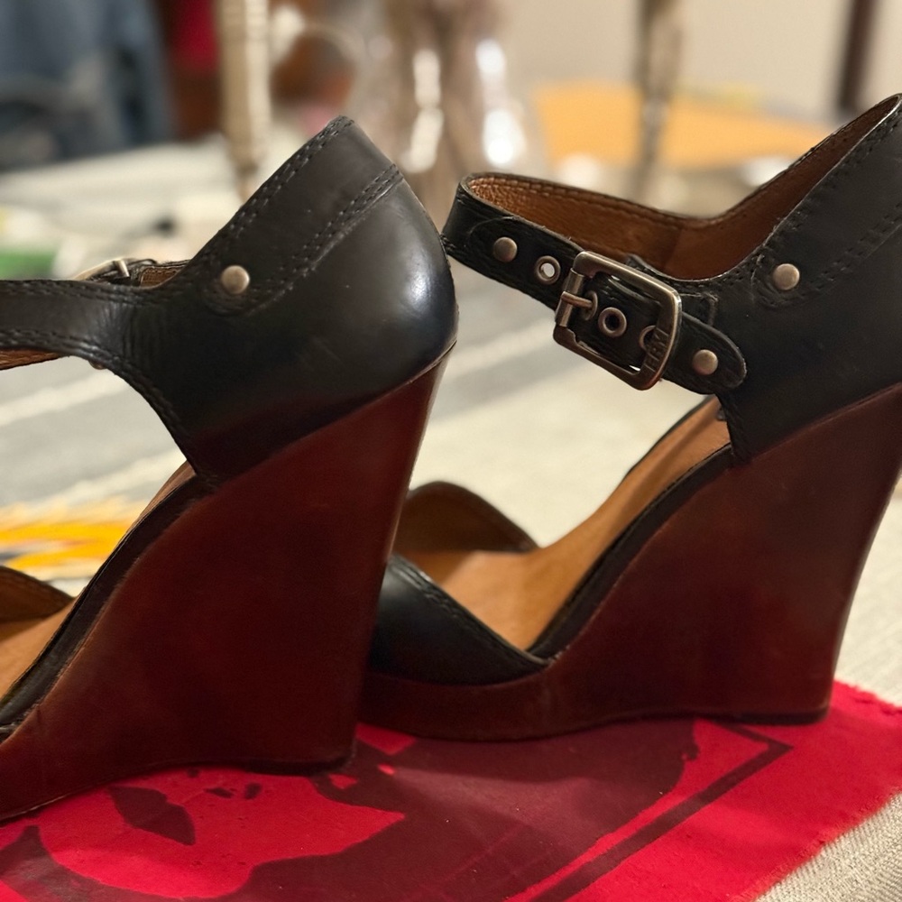 Frye Greta. open toed wedge heel Size 9. 4” heel. Leather - Picture 4 of 9